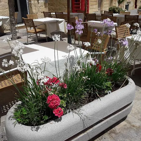 Bed & Breakfast Townhouse Boutique And Restaurant *