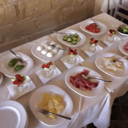 Townhouse Boutique And Restaurant