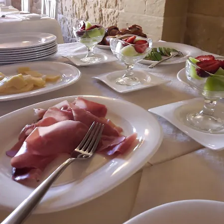 Townhouse Boutique And Restaurant